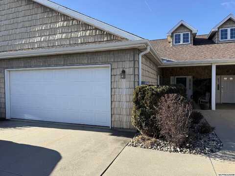 60 Pebble Creek Ct, MASON CITY, IA 50401