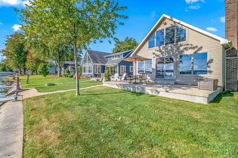 151 Lakeside Drive, Quincy, MI 49082