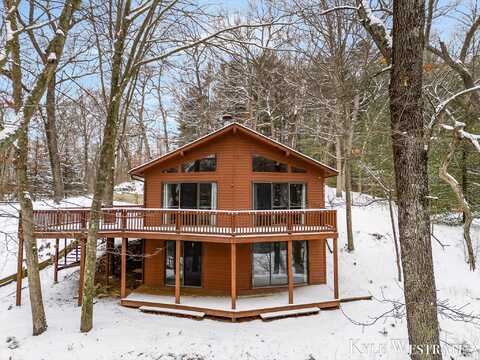 5609 Fawn Lake Road, Shelbyville, MI 49344