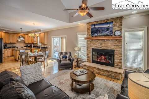 182 Shelter Rock Circle, Sugar Mountain, NC 28604