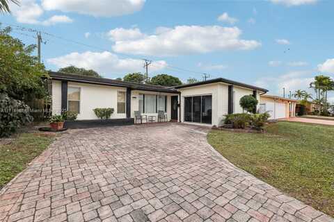 8626 Southampton Dr, Miramar, FL 33025