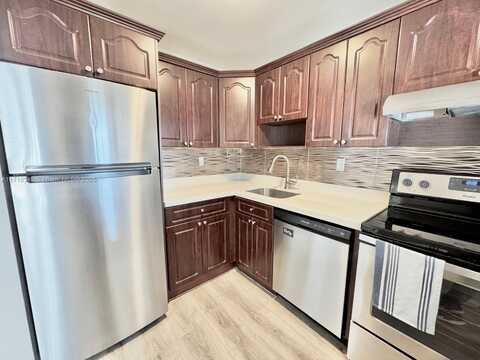 9021 Sunrise Lakes Blvd, Sunrise, FL 33322