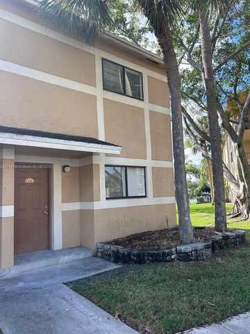 9496 S Palm Cir S, Pembroke Pines, FL 33025