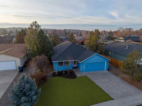 2929 SW 24th Court, Redmond, OR 97756