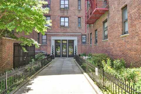 306 Mosholu Pkwy Street S, Bronx, NY 10458