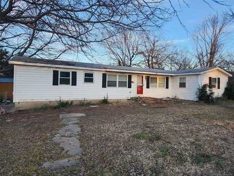 300 SE Johnson Street, Canadian, OK 74425