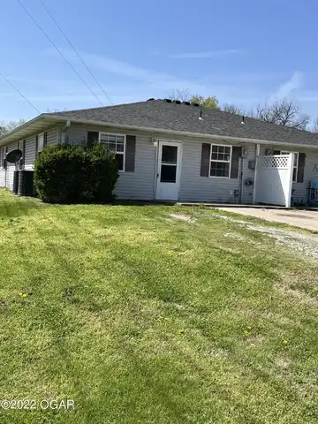 703 W Central, Carthage, MO 64836