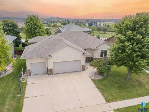 8204 S Spice Hill Cir, Sioux Falls, SD 57108