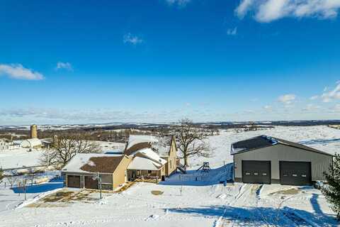 4775 Antoine Road, Mineral Point, WI 53565