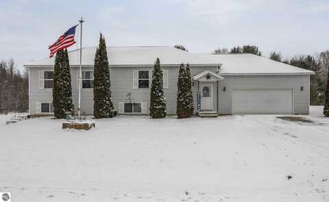 8480 King Arthurs Court, Kingsley, MI 49649