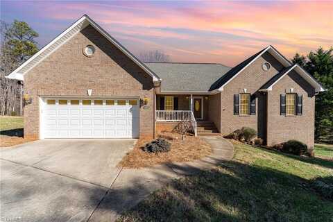 102 Colony Court, Randleman, NC 27317