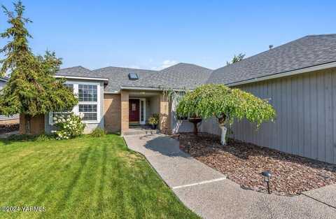 213 S 78th Ave, Yakima, WA 98908