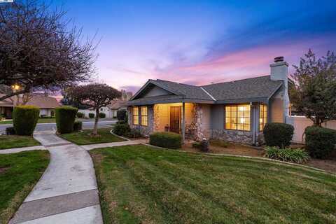 2190 Lady Clare Walk, Manteca, CA 95336