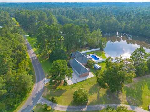 654 Lakeview Circle, Douglas, GA 31535