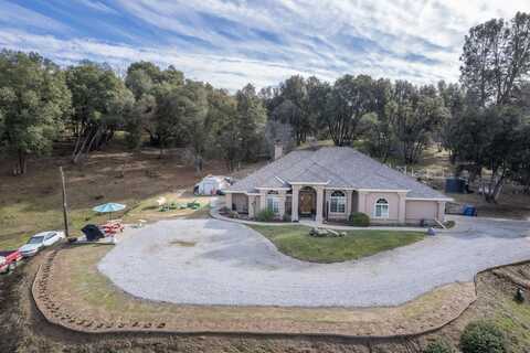 39447 John West Road, Oakhurst, CA 93644