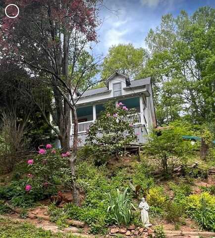 29 Regal Ave, Sylva, NC 28779