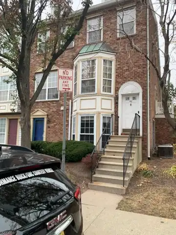 45 Howard St, Newark, NJ 07103