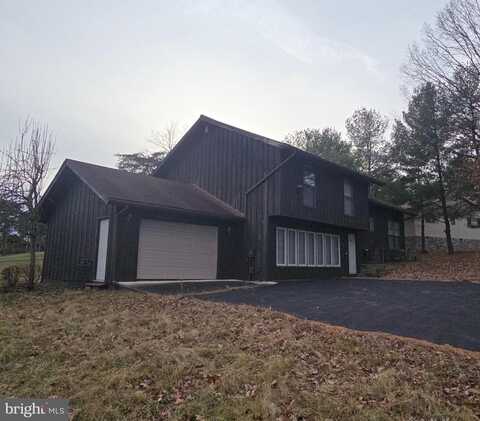 203 THE WOODS RD, HEDGESVILLE, WV 25427