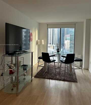 31 SE 6th St, Miami, FL 33131