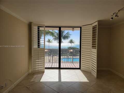 2625 Collins Ave, Miami Beach, FL 33140