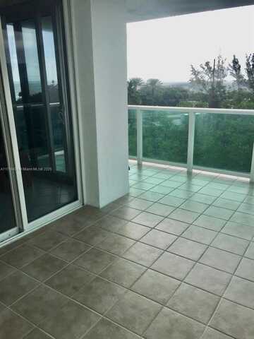 100 Bayview Dr, Sunny Isles Beach, FL 33160