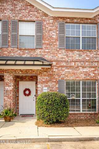 124 Armand Oaks, Ocean Springs, MS 39564