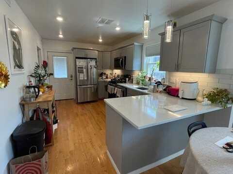 6 Beech St, Cambridge, MA 02140