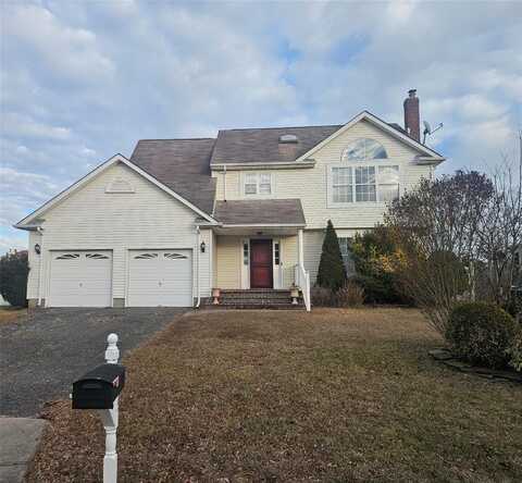 15 Lea Avenue, Manorville, NY 11949