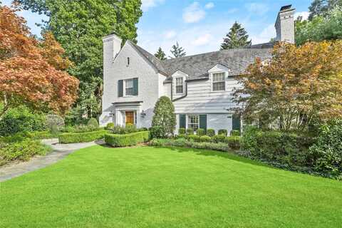 25 Moore Road, Bronxville, NY 10708