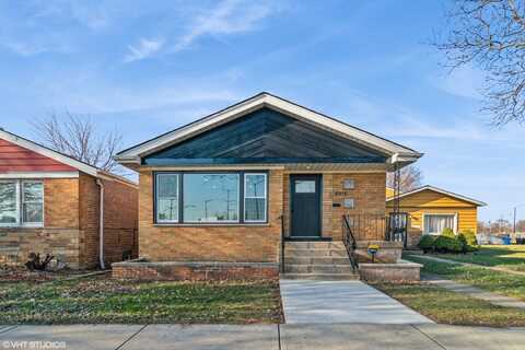 8916 S Essex Avenue, Chicago, IL 60617