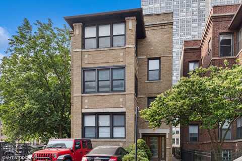 645 W Bittersweet Place, Chicago, IL 60613