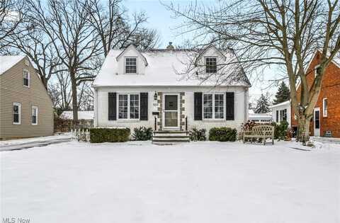 559 Oakmoor Road, Bay Village, OH 44140