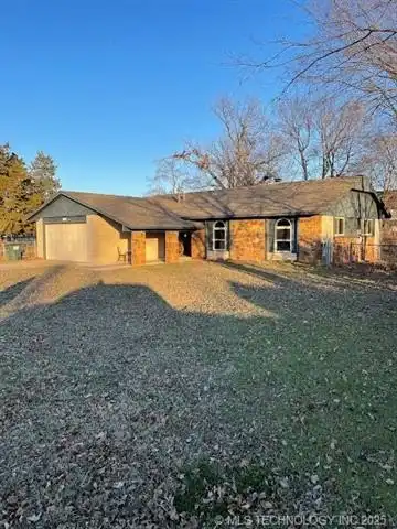 1709 Town And Country Drive, Sand Springs, OK 74063