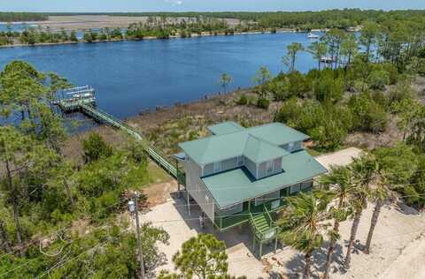 588 River Rd, Carrabelle, FL 32322