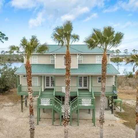 588 River Rd, Carrabelle, FL 32322