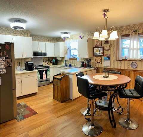 2402 Kenwood Drive SW, Willmar, MN 56201