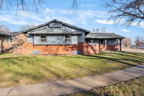 8038 E Dresden Ln, Wichita, KS 67207