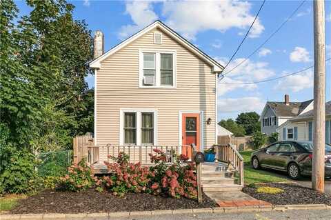 83 Gormley Avenue, Portsmouth, RI 02871