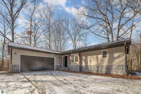 8355 Chippewa Trail, Mount Pleasant, MI 48858