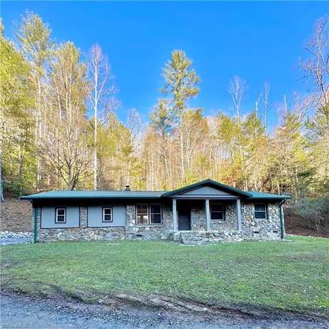 12716 W US Highway 421, Purlear, NC 28665