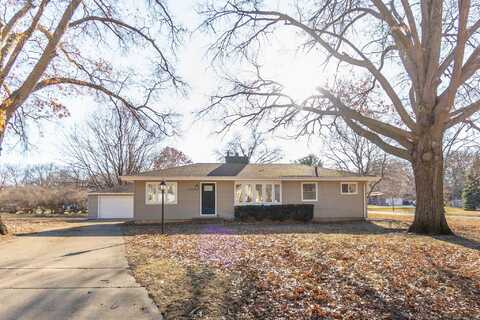 1901 Pin Oak Drive, Cedar Falls, IA 50613