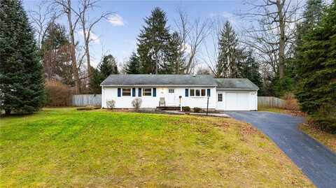 28 Hunters Run, Perinton, NY 14534