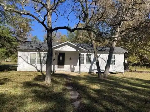 555 ED COLEMAN Road, Dry Prong, LA 71423