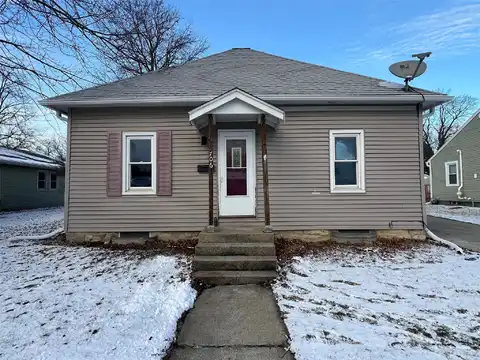 706 E 1st Avenue, Indianola, IA 50125