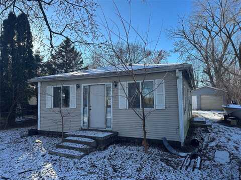 4488 NE 26th Street, Des Moines, IA 50317