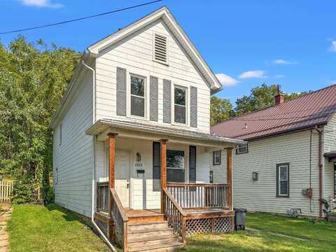 2828 Pinard, Dubuque, IA 52001