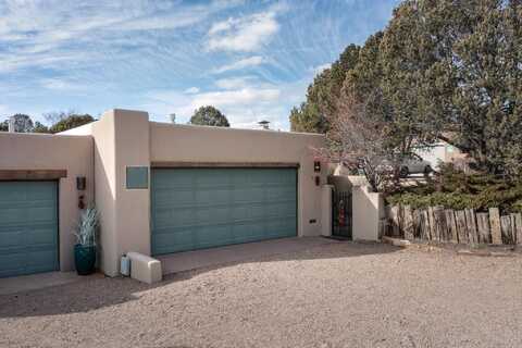 957 Los Lovatos Road, Santa Fe, NM 87501