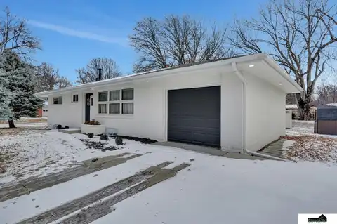 830 N 66th Street, Lincoln, NE 68505