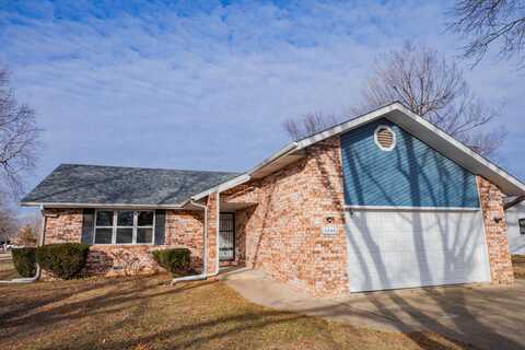 1241 W Locust Street, Bolivar, MO 65613