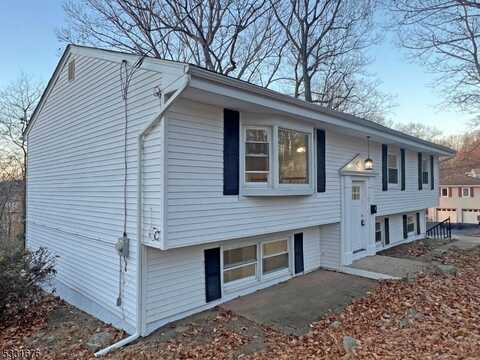 2 Richard Dr, Mount Arlington, NJ 07856